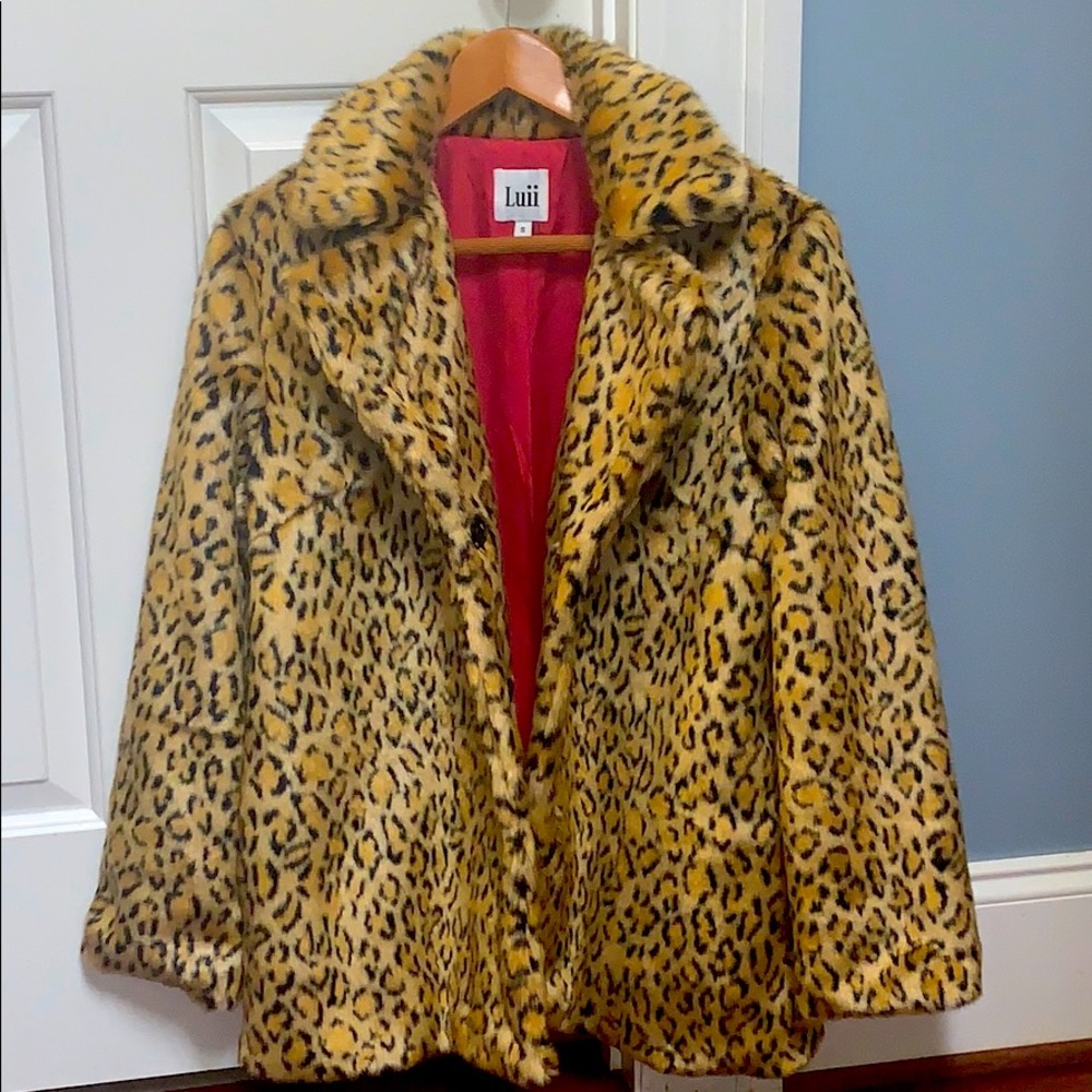 Soft Leopard Coat - Picture 2 of 3